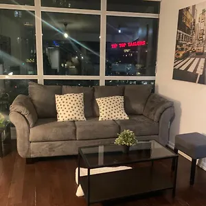 Downtown 2 Bedroom Families Only Sleeps 5 , Toronto Canada