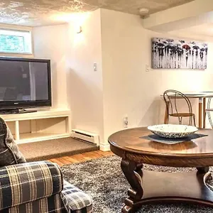 Cozy 5mins To Dt , Victoria Canada