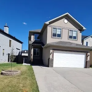 Spacious Comfortable Air-conditioned. Near Airport! , Calgary Canada