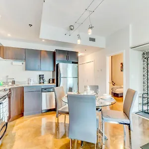Luxury 2br - King Bed - Stunning Views , Calgary Canada