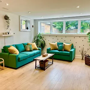 Boho-chic Spacious Basement Apartment