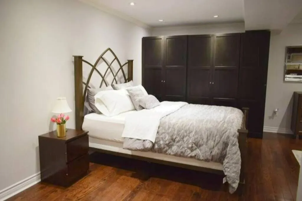 Home Away From Home - Basement Studio Apartment Toronto