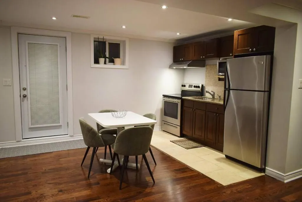 Home Away From Home - Basement Studio Apartment Toronto Canada