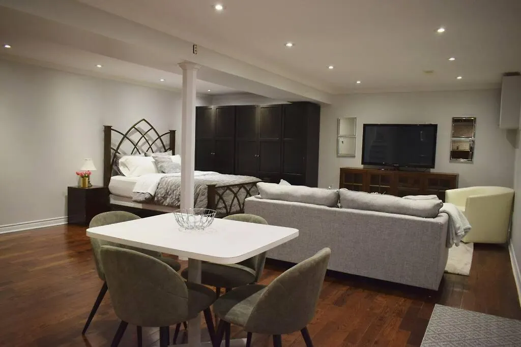 Home Away From Home - Basement Studio Apartment Toronto Canada