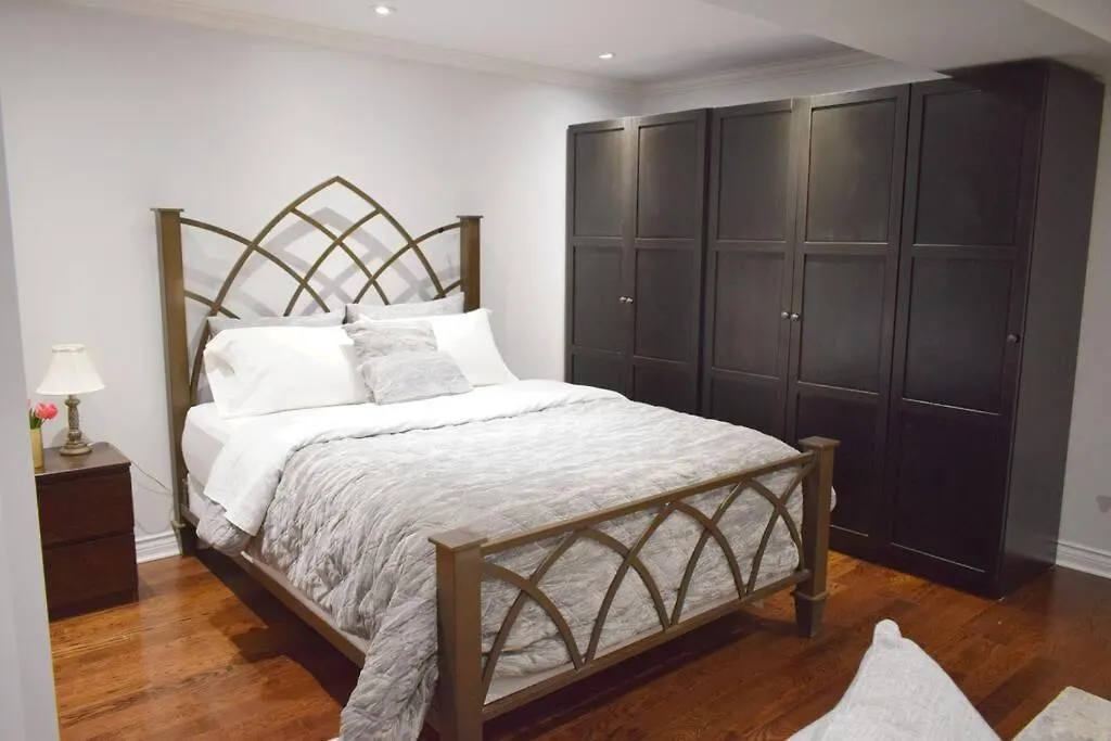 Home Away From Home - Basement Studio Apartment Toronto 0*,  Canada