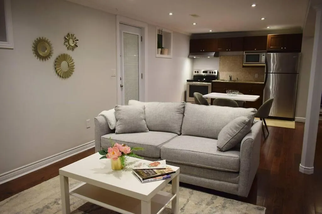 Home Away From Home - Basement Studio Apartment Toronto Canada