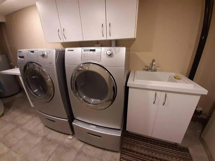 Home Away From Home - Basement Studio Apartment Toronto 0*,  Canada